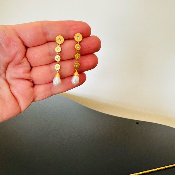 Julie Vos NWT authentic rare luxury minimalist pearl CZ drop statement earrings - Picture 6 of 17